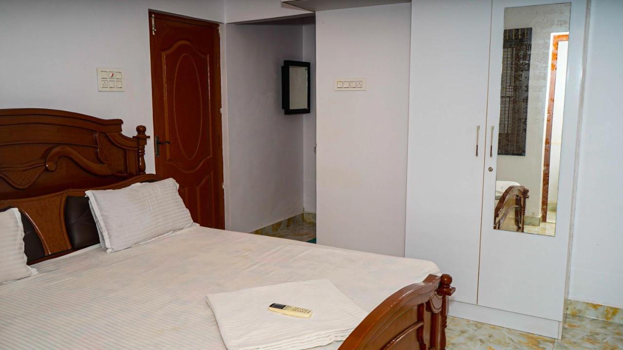 Bacardi House Hotel Chennai Bagian luar foto
